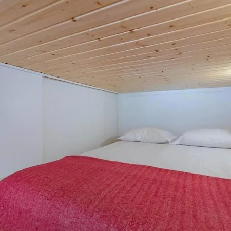 Tiny Retreat In * Lissabon